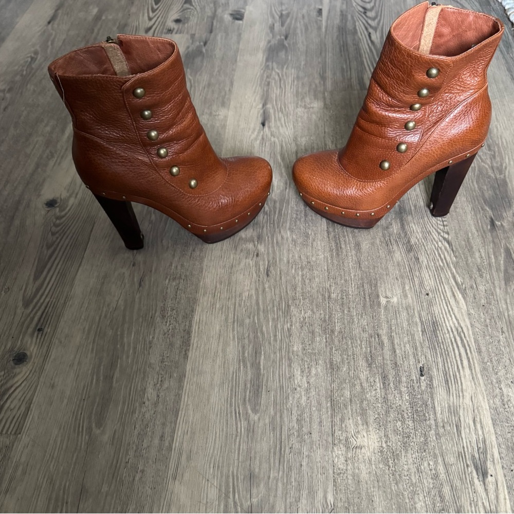 UGG Brown Ankle Boots Classic Design